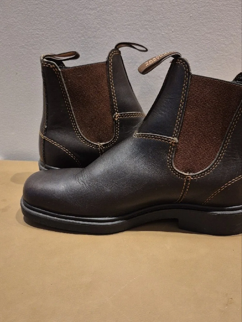 Blundstone Dark Brown Leather Chukka Boots with Brown Elastic Panels US M 6/ W8
